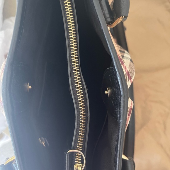 Burberry bag in great condition - Picture 5 of 10